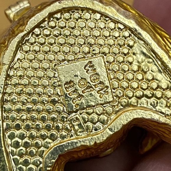 Objet d Art Form Work of Art Gold Bear Holding a Heart Rhinestone Enamel Trinket - Picture 12 of 12